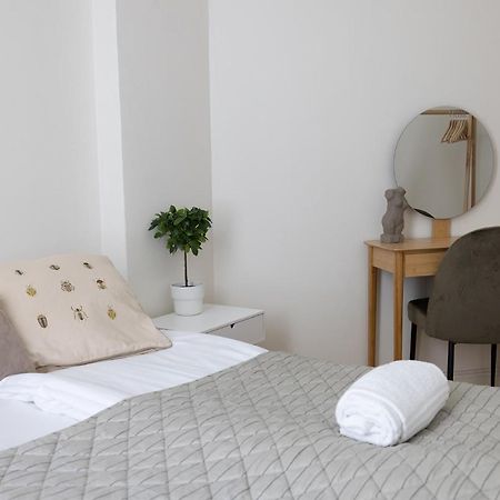 2Ndhomes City Center 2Br Apartment By The Finnish National Theatre With Balcony And Park View Helsinki Exterior photo