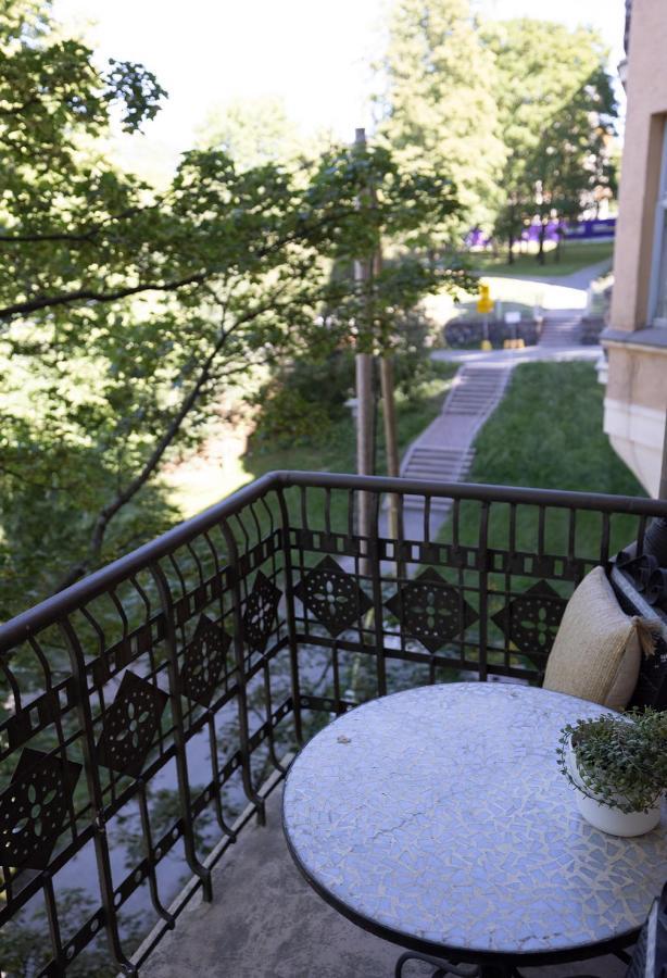 2Ndhomes City Center 2Br Apartment By The Finnish National Theatre With Balcony And Park View Helsinki Exterior photo